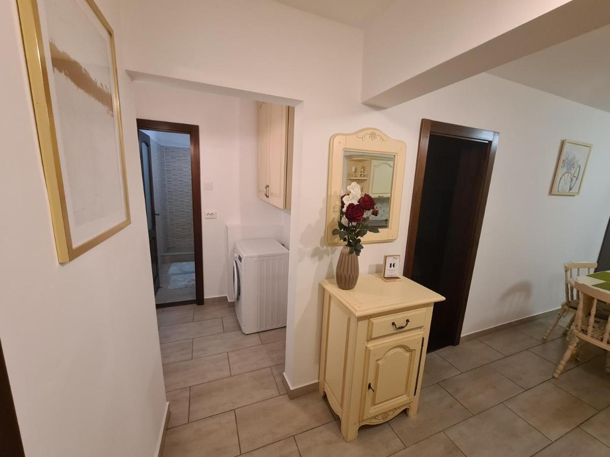 Clasic Apartment Nufarul Oradea Exterior foto